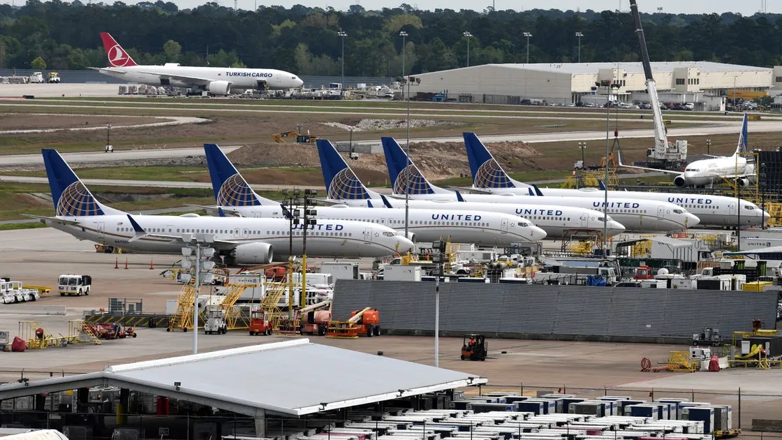 براغي تتفكك وقطع تهتز.. فوبيا الـ بوينغ تجتاح العالم