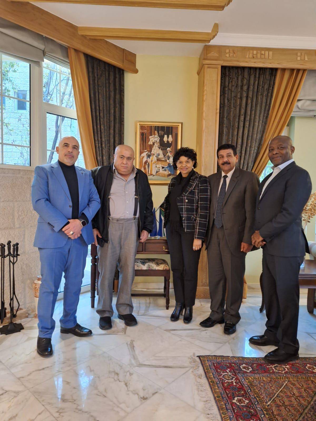 عطية وبصبوص وهلالات خلال لقائهم سفيرة جنوب افريقيا – موقف شجاع