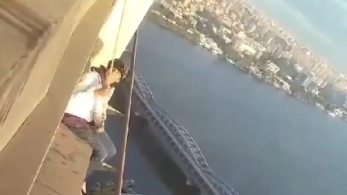 والد فتاة الفندق يكشف مفاجآت حول انتحارها.. لماذا تلفظت بإسرائيل؟