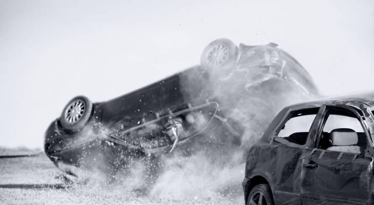 حادث تصادم بالقرب من الجامعة الهاشمية باتجاه الزرقاء وانقلاب شاحنة نقل على الصحراوي