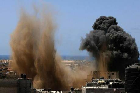 104 يوماً على العدوان .. شهيدان في خانيونس ودوي انفجارات في بيت حانون وبيت لاهيا