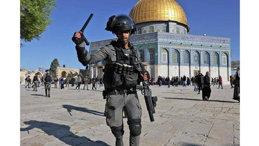 للشهر الرابع على التوالي.. الاحتلال يعيق وصول المصلين إلى المسجد الأقصى المبارك