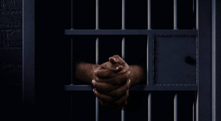 صلح عمان تصدر حكمها بحق فارض إتاوات كسر أسنان شخص في عمان