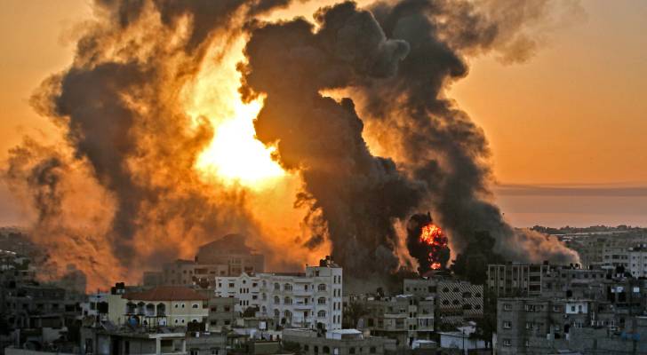 الإعلام الحكومي بغزة: الاحتلال يستهدف مراكز النزوح بالقصف المباشر