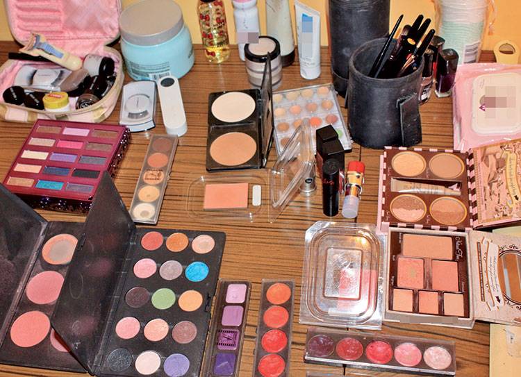 الغذاء والدواء: ضبط 50 ألف قطعة من مواد التجميل غير المجازة ومنتهية الصلاحية تسوق إلكترونيًا