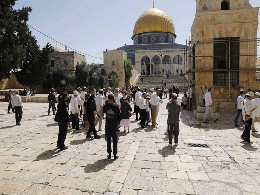 مستوطنون متطرفون يقتحمون الأقصى بحراسة مشددة من شرطة الاحتلال