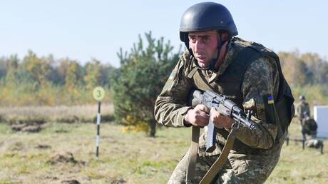 نقص الذخيرة يدفع قوات كييف إلى تقليل استخدام الطلقات