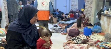 الهلال الأحمر بغزة: عائلات تضطر للنوم على الأرض نتيجة نقص الخيام