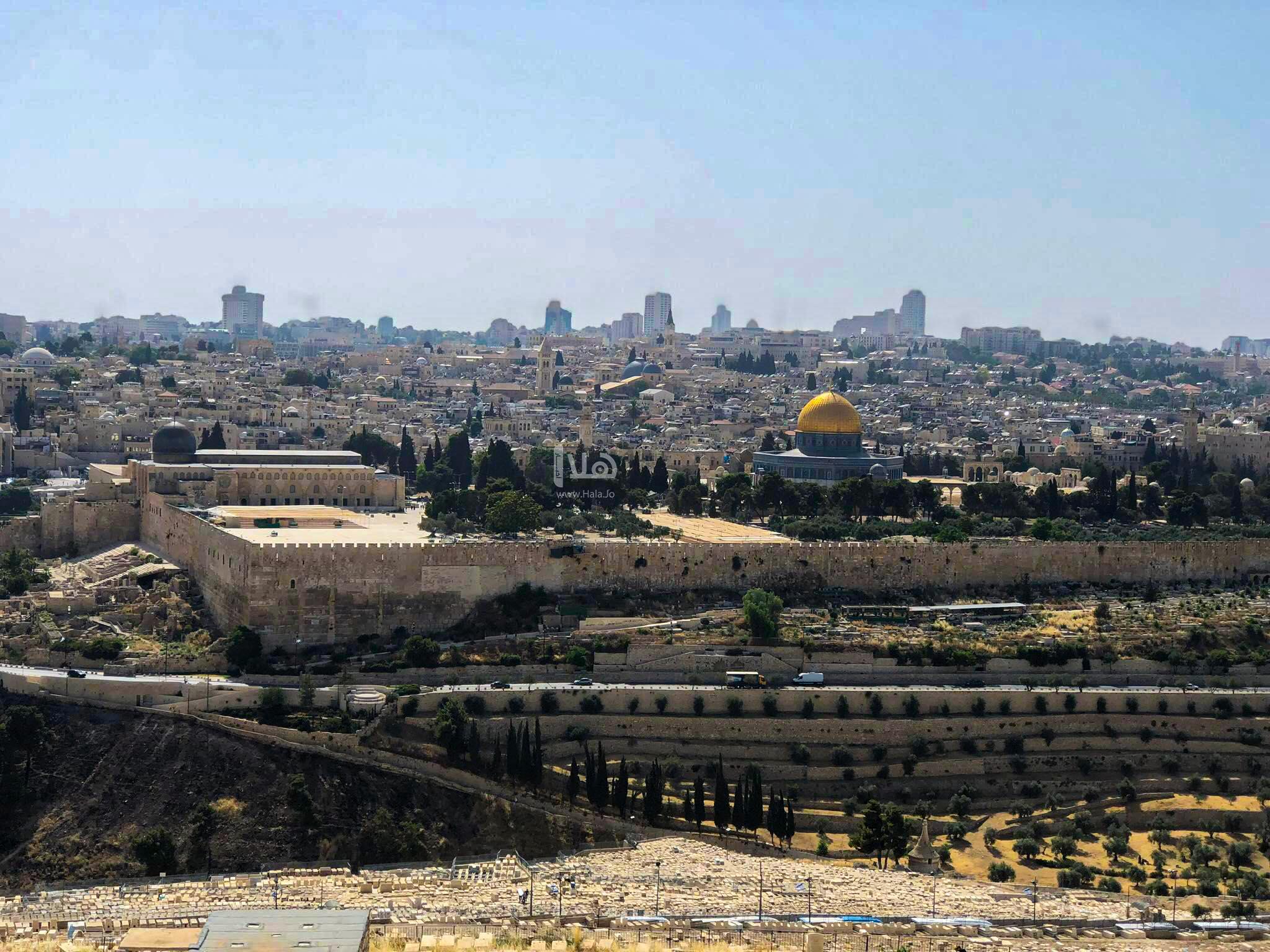 12 ألفا يؤدون صلاة الجمعة في المسجد الأقصى المبارك