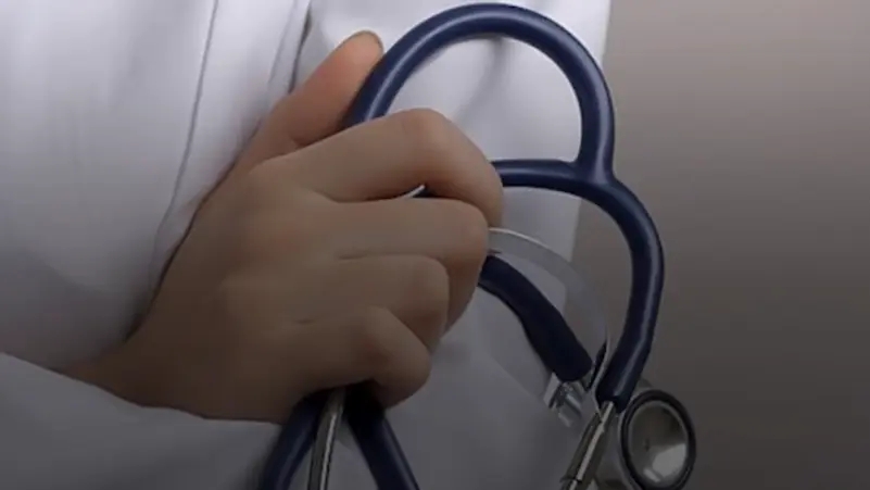 طبيب عربي يصبح بين الأغنى في العالم!