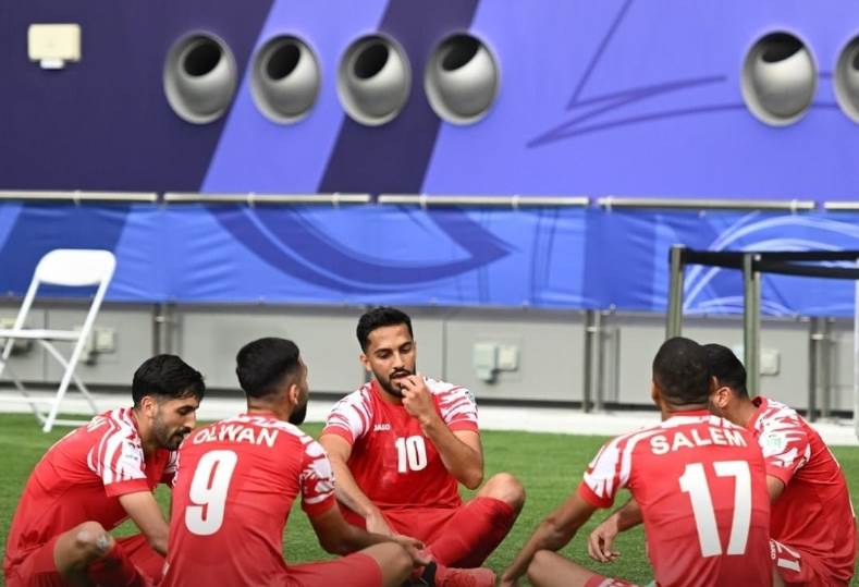 احتفالية المنسف تشعل لقاء الأردن والعراق وتطرد أيمن حسين