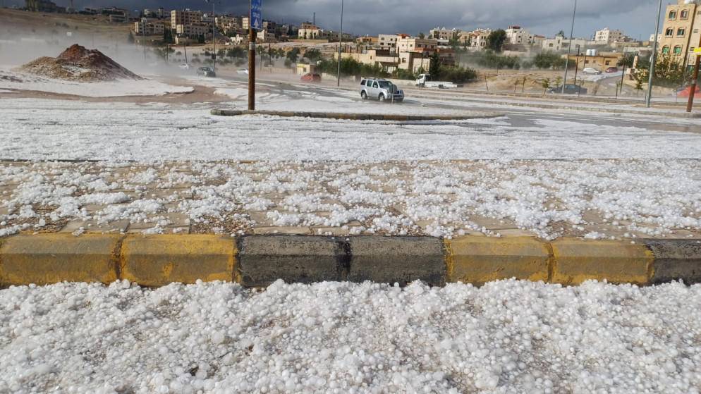 أمطار رعدية وتساقط البرد اليوم