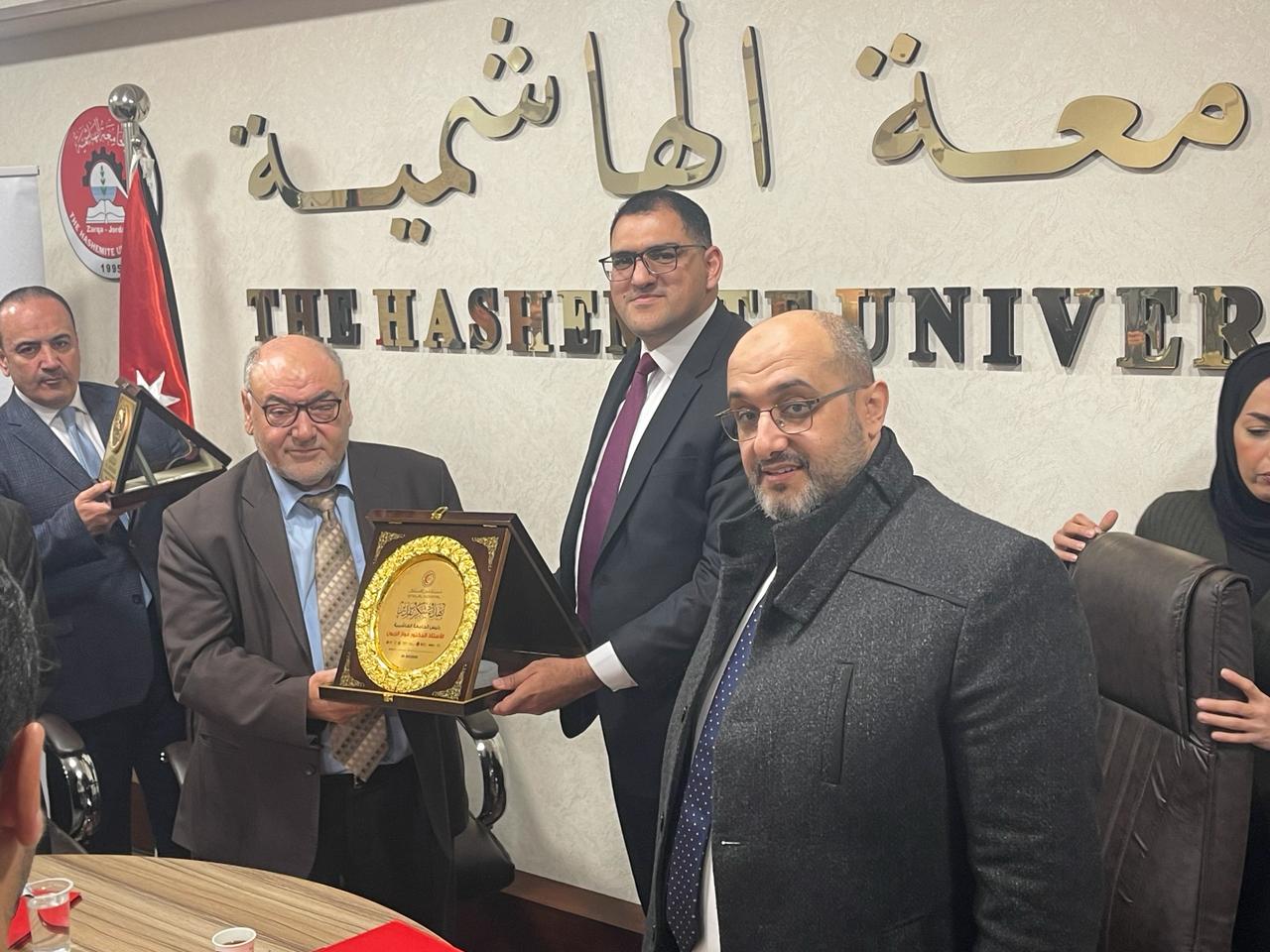 مستشفى الاستقلال يوقع اتفاقية مع الجامعة الهاشمية لتدريب طلبة الطب فيها