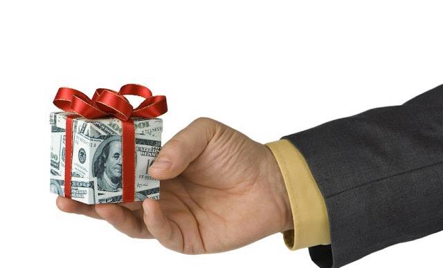 أكثر من 50 ألف دينار مكافآت لـ مستشارة في احدى المؤسسات الرسمية !!