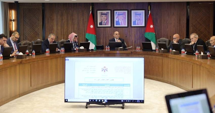 مجلس الوزراء يحيل عددا من الضباط إلى التقاعد (أسماء)