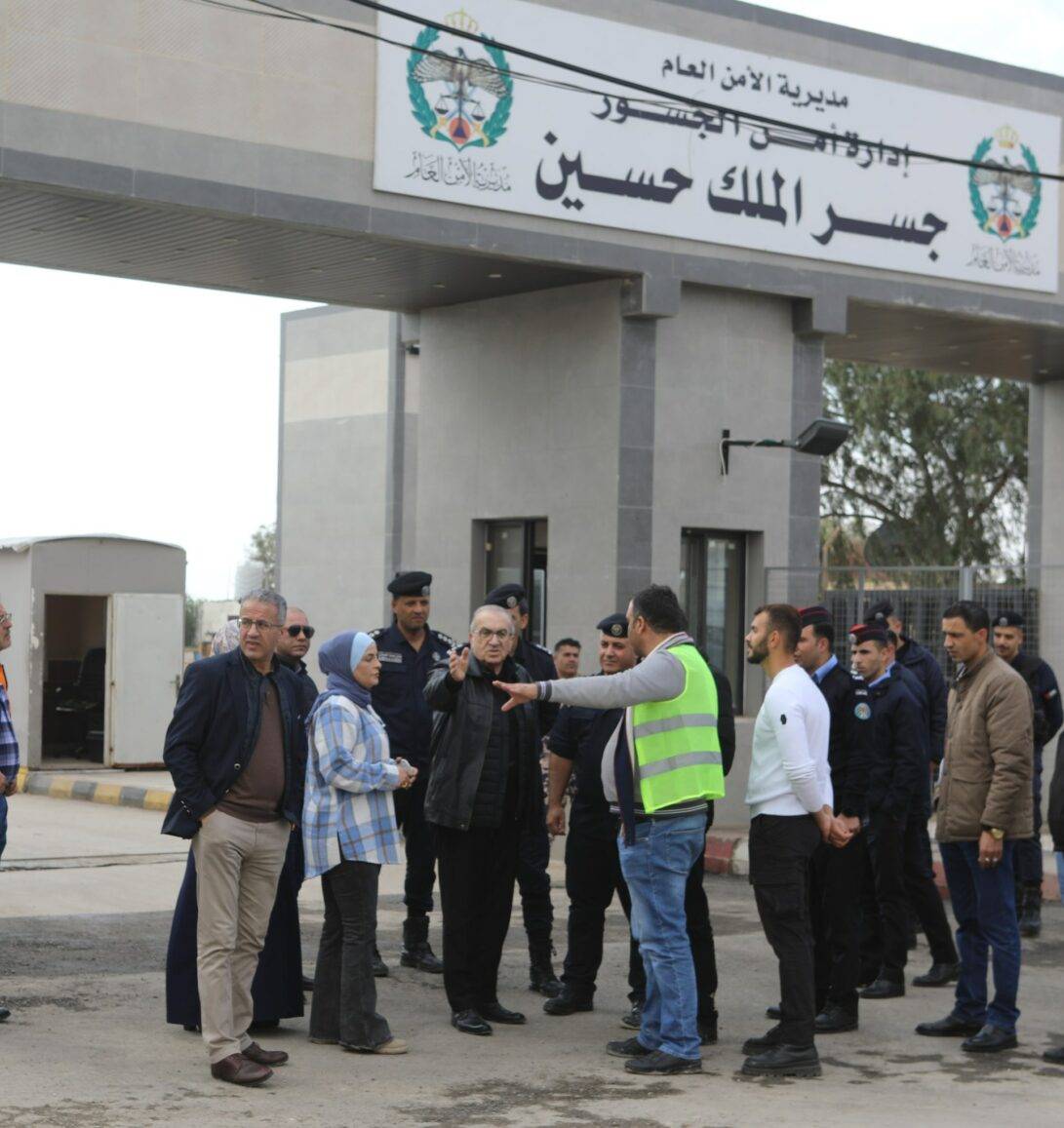 إيعاز من وزير الأشغال لمطالب العاملين بجسر الملك حسين