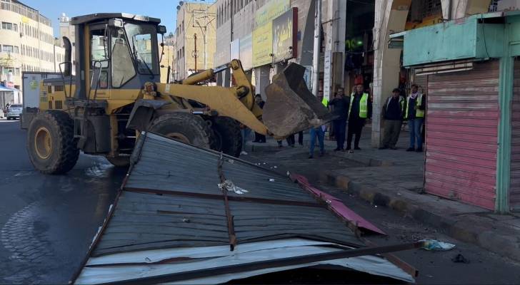 حملة لإزالة الأكشاك المخالفة في البلد