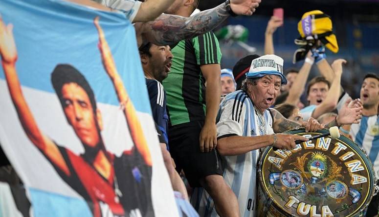 رياضة وفاة أفضل مشجع ل كرة القدم في العالم