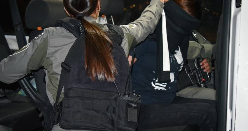 الاحتلال يعتقل سيدة فلسطينية وثلاث فتيات من المسجد الأقصى