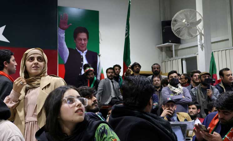 عمران خان يعلن فوزه بالانتخابات العامة الباكستانية (فيديو)