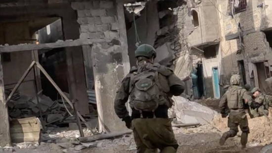 معاريف: جنود إسرائيليون استولوا على 200 مليون شيكل من بنك بغزة