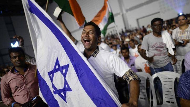 صحيفة عبرية : استقدام عمال أجانب محفوف بـ (عمليات اتجار بالبشر)