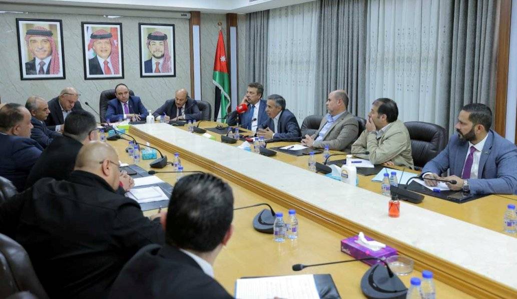 توصية نيابية بإيقاف عقود شراء الخدمات بمياه اليرموك