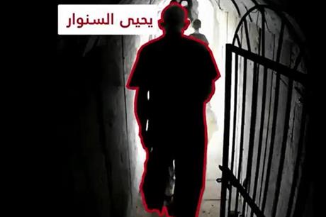 من داخل نفق .. الاحتلال ينشر فيديو يزعم أنه للسنوار