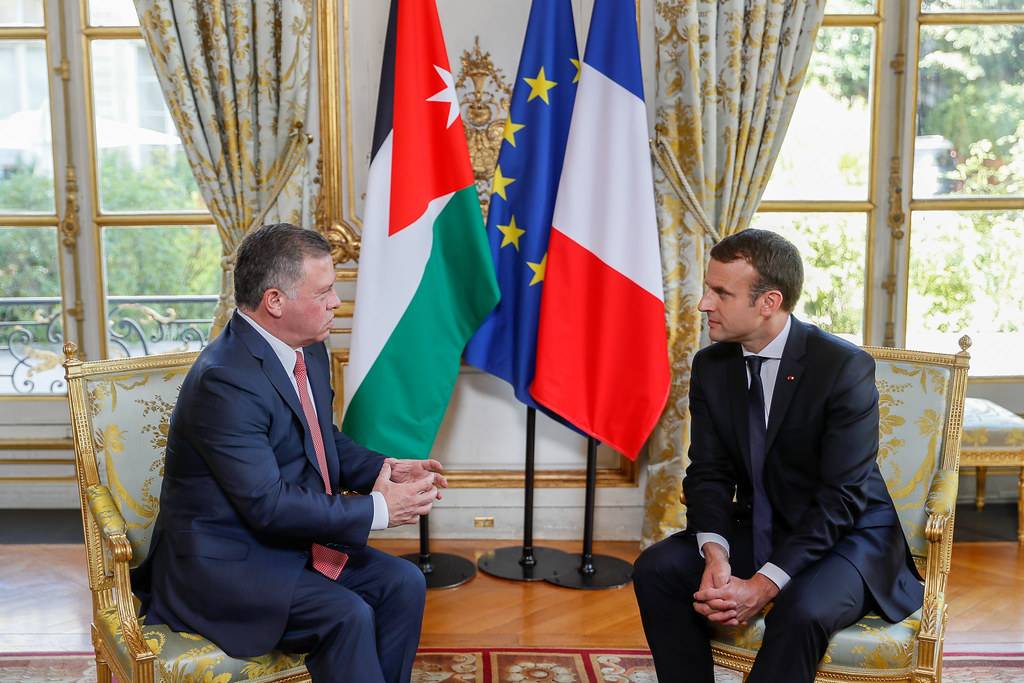 تفاصيل لقاء الملك بالرئيس الفرنسي