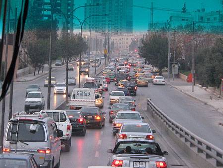 إدارة السير: كثافة مرورية تشهدها الطرق الرئيسية في عمان