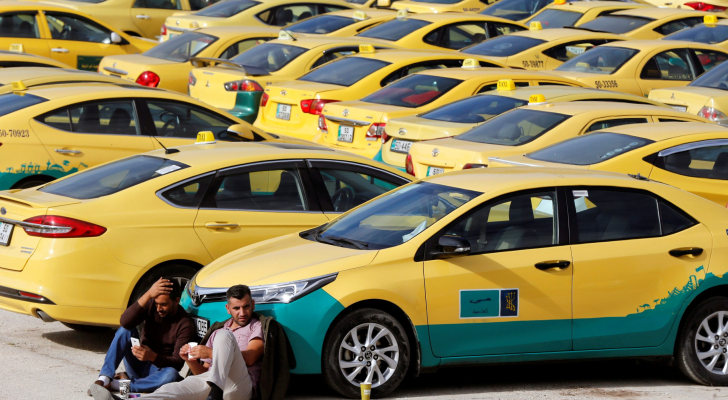 وجع راس لوزارة النقل .. التكسي الأصفر يستأنف اعتصامه ضد التطبيقات الذكية