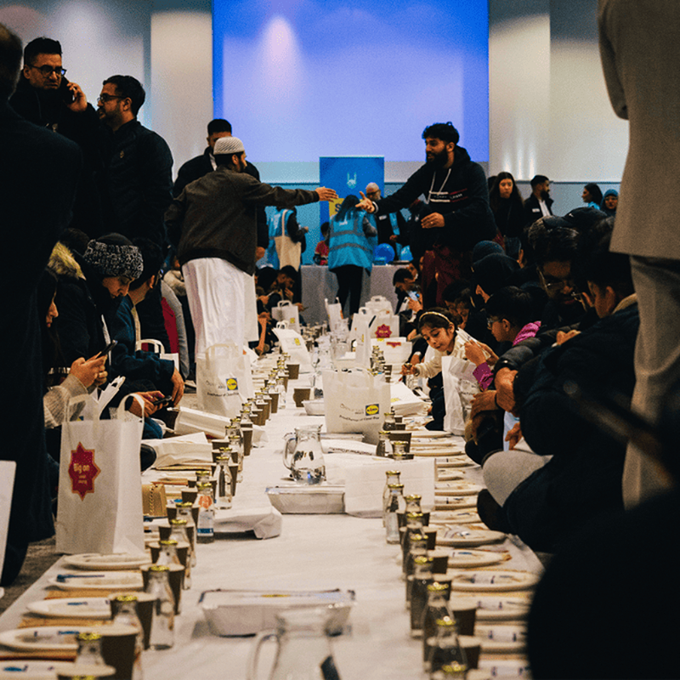 للعام الثاني تواليا.. أستون فيلا ينظم إفطاراً جماعياً للمسلمين في شهر رمضان