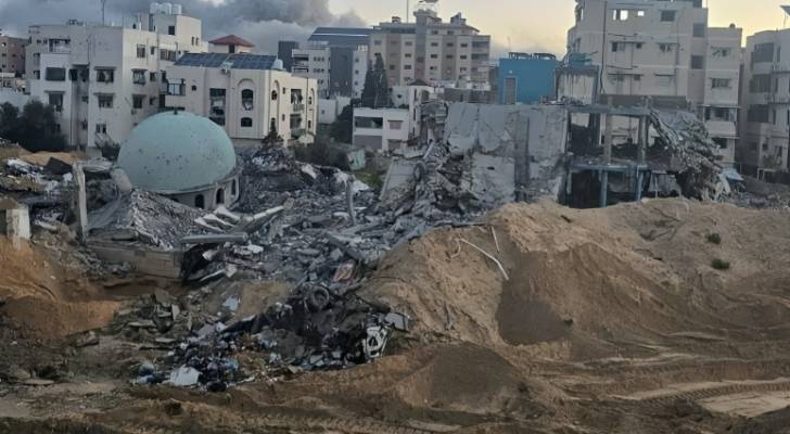 الاحتلال يفجر أحد مباني مجمع الشفاء الطبي