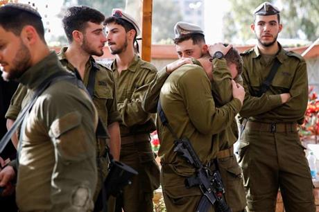 القسام توقع جنودا إسرائيليين بين قتيل وجريح