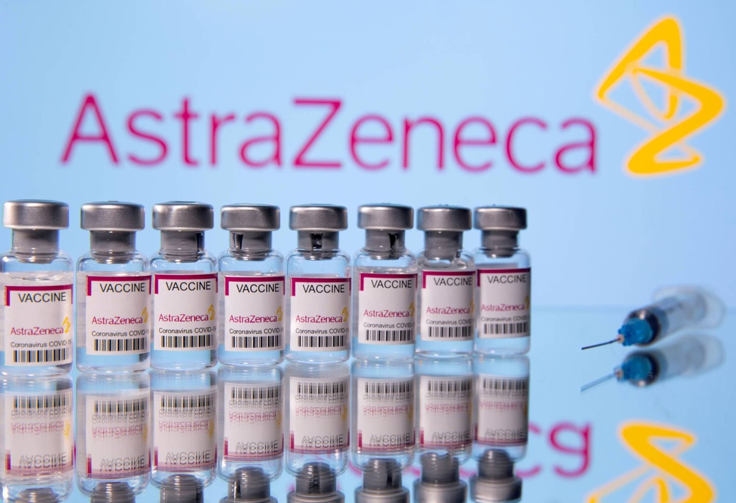 «أسترازينيكا»» تعترف لأول مرة بآثار جانبية نادرة للقاحها ضد «كورونا»