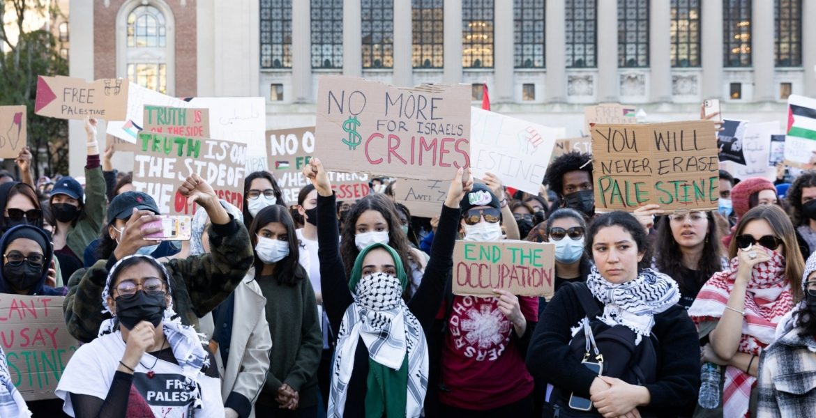 طلاب جامعة بـ”مانهاتن” الأمريكية ينصبون الخيام احتجاجاً على جرائم إسرائيل.. و”كولومبيا” تلغي الدراسة الأربعاء