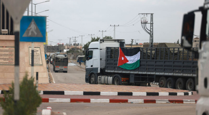 الأردن يُحمل الاحتلال مسؤولية الهجوم الجديد للمستوطنين على قافلة المساعدات