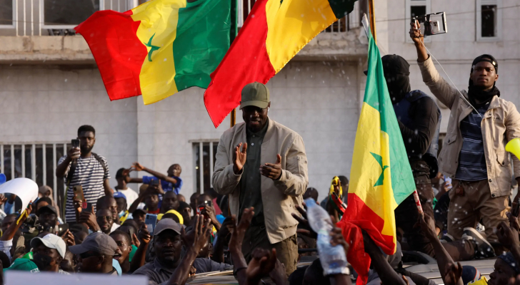 هل اعتمدت السنغال العربية لغة رسمية للبلاد؟
