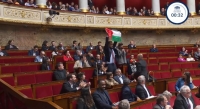 البرلمان الفرنسي يعاقب نائباً بسبب غزة.. رفع علم فلسطين خلال  جلسة للجمعية الوطنية (فيديو)