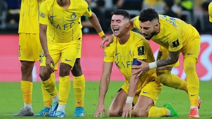 الأسطورة يثير الشفقة.. كريستيانو رونالدو يذرف الدموع وينهار بعد خسارة النصر (فيديو)