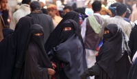 اعتقال عارضة أزياء يمنية وزوجها بعد ظهورها في صور بدون حجاب