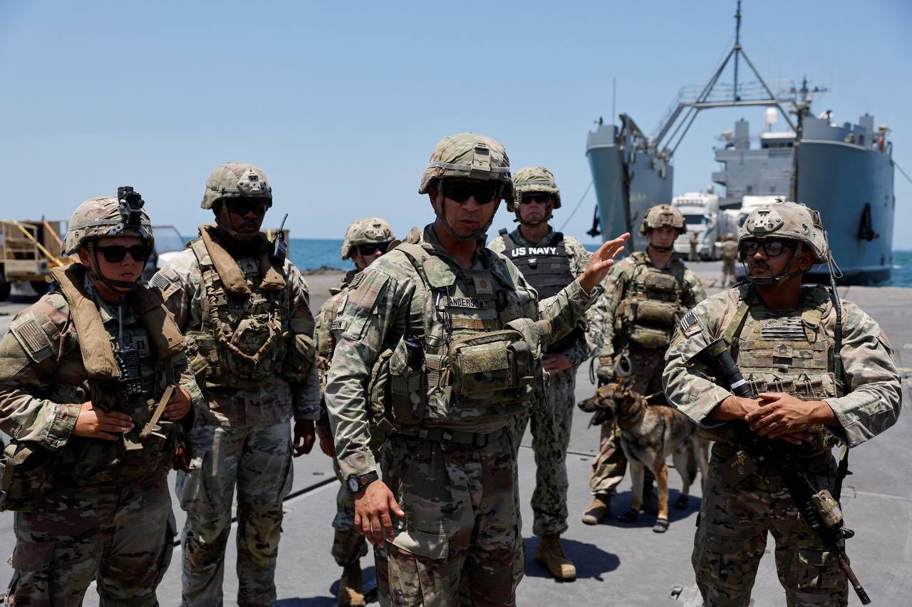 الجيش الأمريكي ينشر صورا لجنوده على سواحل قطاع غزة (صور)
