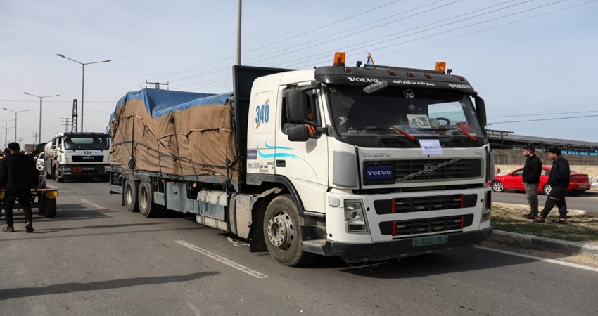 عبور 50 شاحنة مساعدات أردنية جديدة إلى غزة