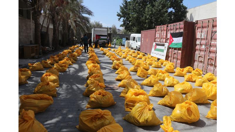 المستشفى الميداني الأردني شمال غزة 79 يوزع مساعدات غذائية لأهالي القطاع صور