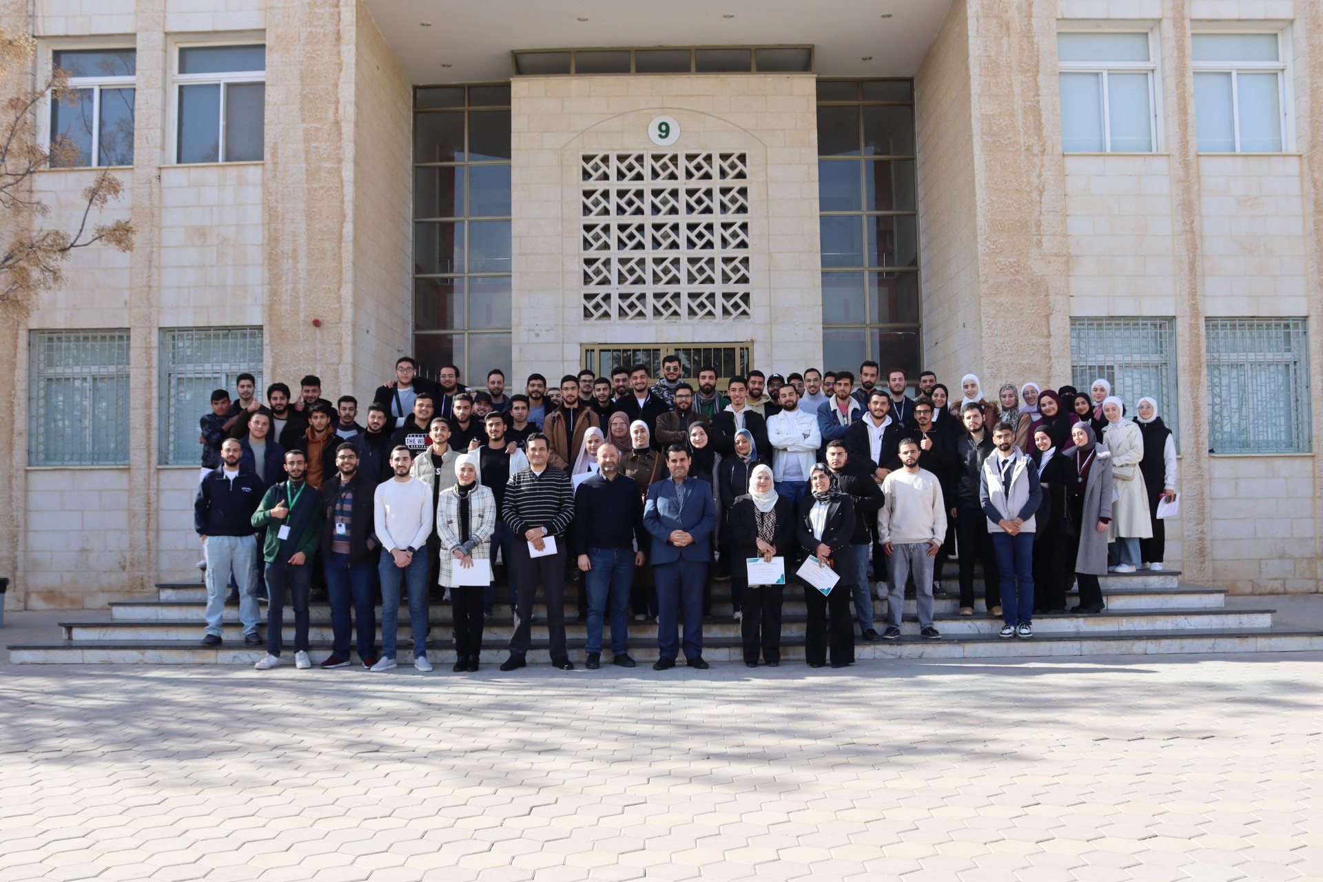 كلية العلوم وتكنولوجيا المعلومات في جامعة الزيتونة تنظم فعالية ساعة برمجة العالمية لعام 2024