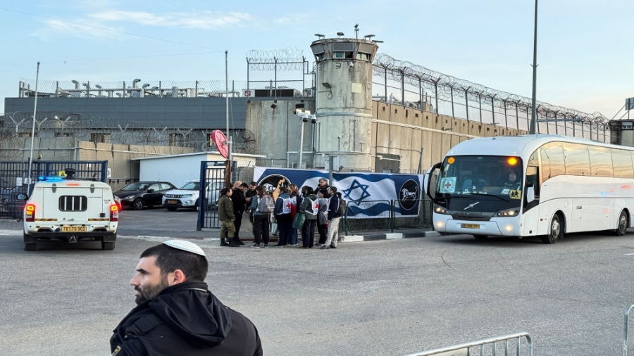 لماذا تأخر الإفراج عن الأسيرات الفلسطينيات من سجن عوفر؟