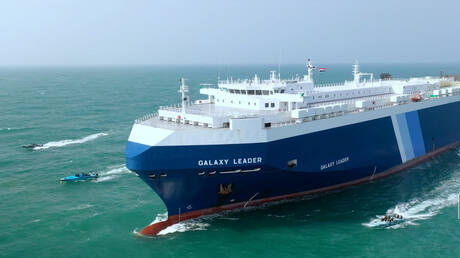 بعد أكثر من عام.. الحوثيون يفرجون عن طاقم سفينة غالاكسي ليدر