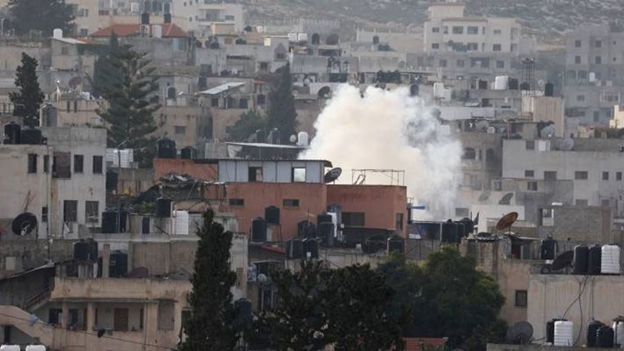 الاحتلال يستهدف بالصواريخ مقاومين داخل منزل في جنين