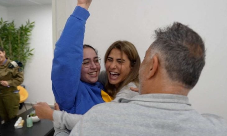 المجندات المفرج عنهن يكذبن مزاعم إسرائيلية بتعاطي المنشطات