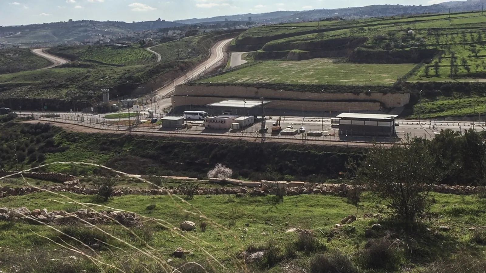 الاحتلال يخطر بهدم قرية كاملة شرق بيت لحم